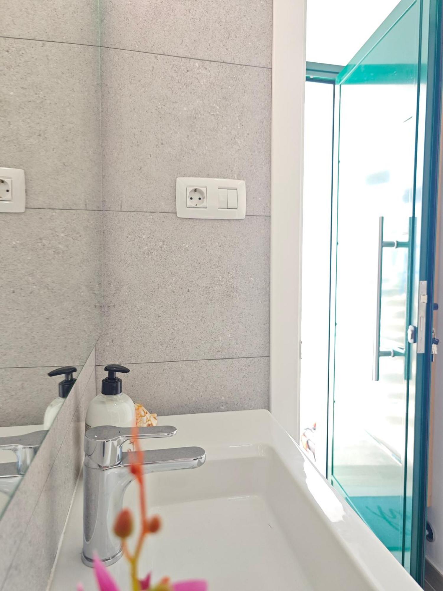 Cozy Apartment In Front Of The Natural Pools El Pris Exterior foto